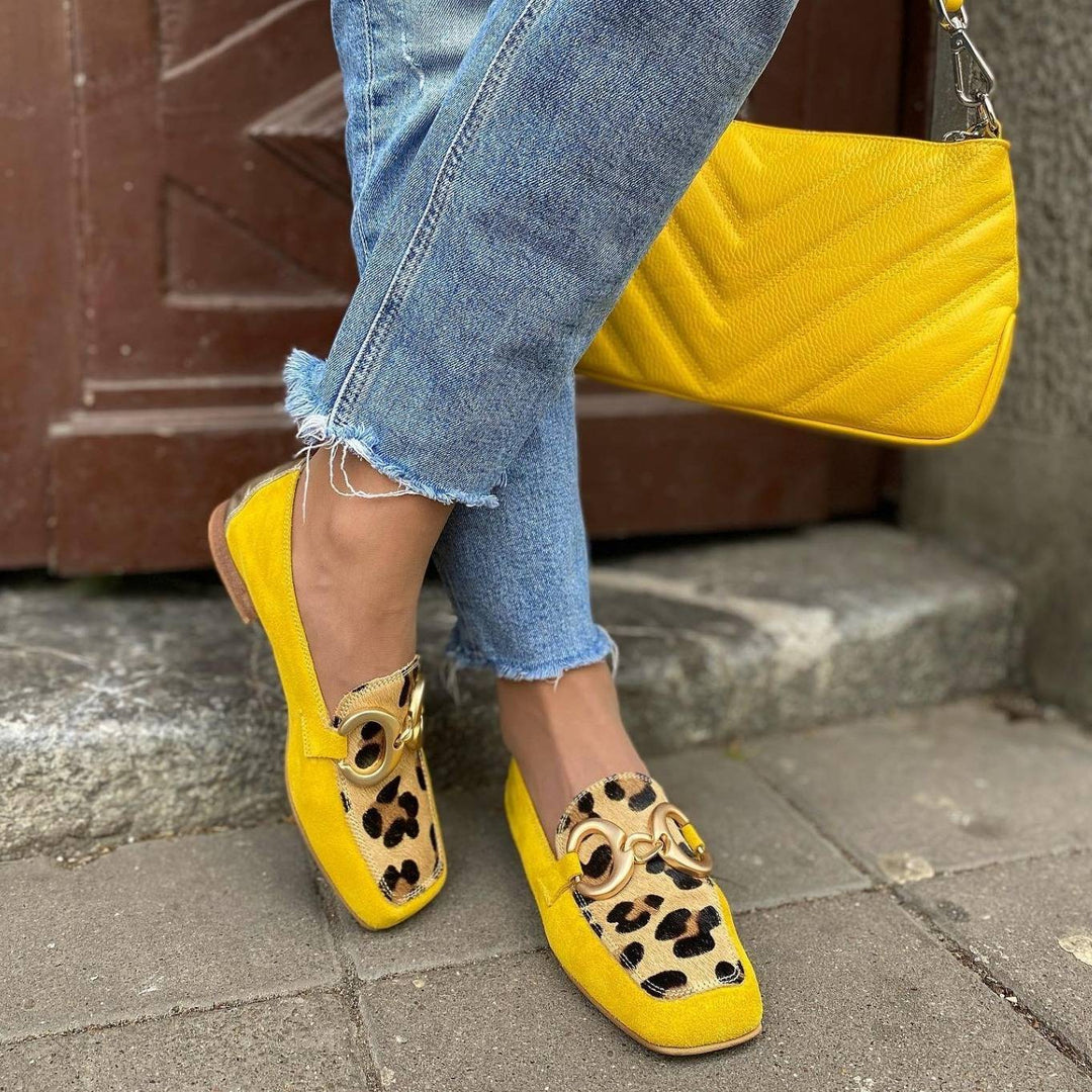 Sneaker Sonia with Animal Print and Decorative Buckle