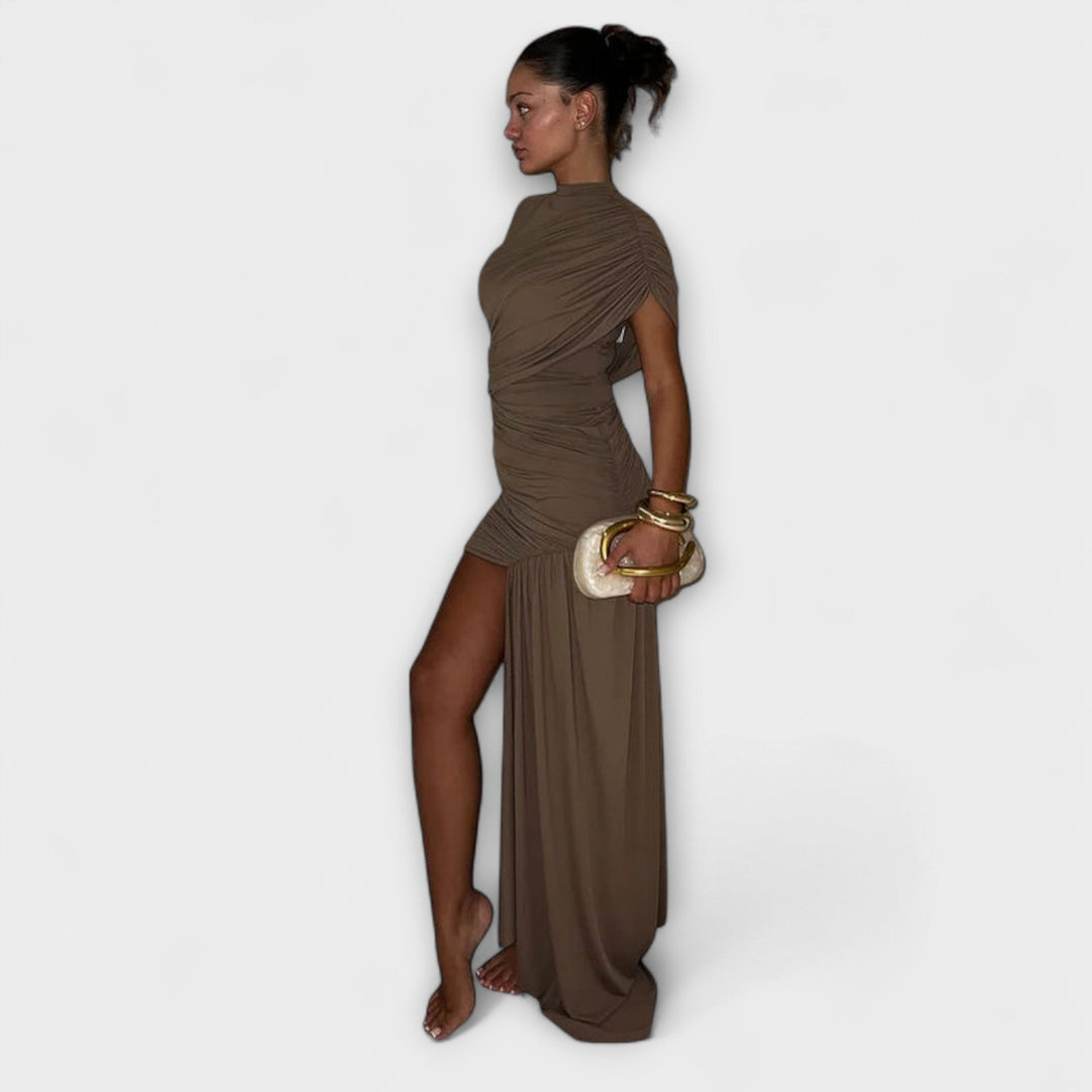 Aurora - Stylish, slim-cut dress with round neckline and pleats