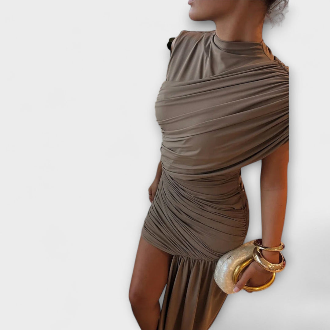 Aurora - Stylish, slim-cut dress with round neckline and pleats